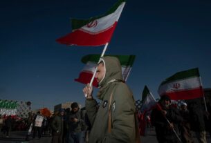 Новини світу - В Ірані протестувальники підпалили військову базу