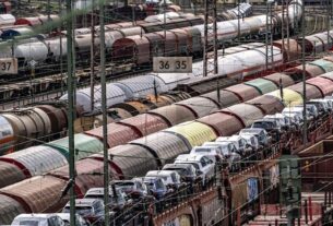 Новини світу - В Німеччині з рейок зійшов локомотив, поліція не виключає саботаж - ЗМІ